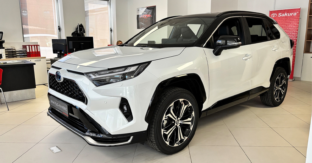 Fehér Plug-in Hybrid Toyota RAV4 Fehér Plug-in Hybrid Toyota RAV4