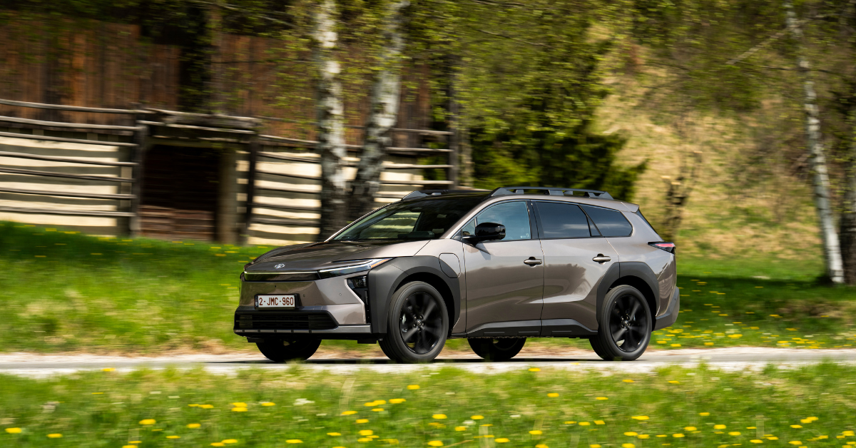 szurke-toyota-bz4x-touring-elolrol