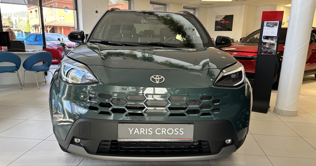 uj-zold-toyota-yaris-cross-szembol